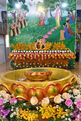 Giving Commendation Paper to those who made Lumbini Garden at Home